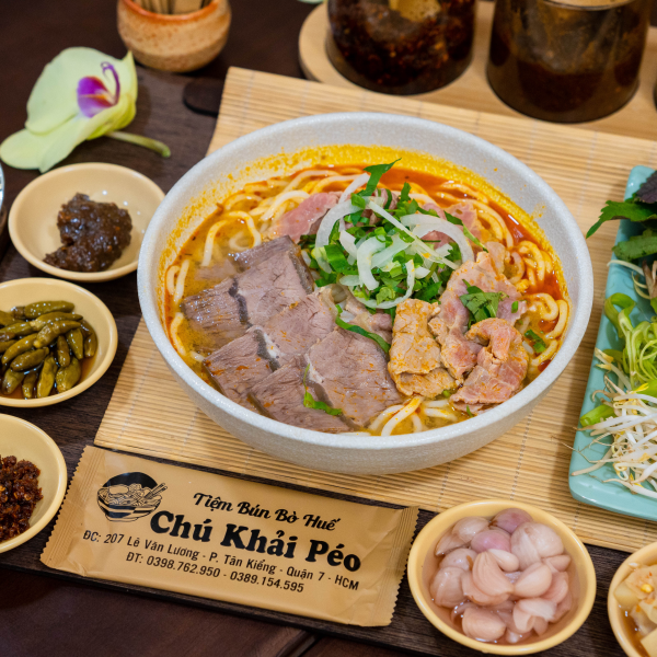 Bún bò tái + nạm