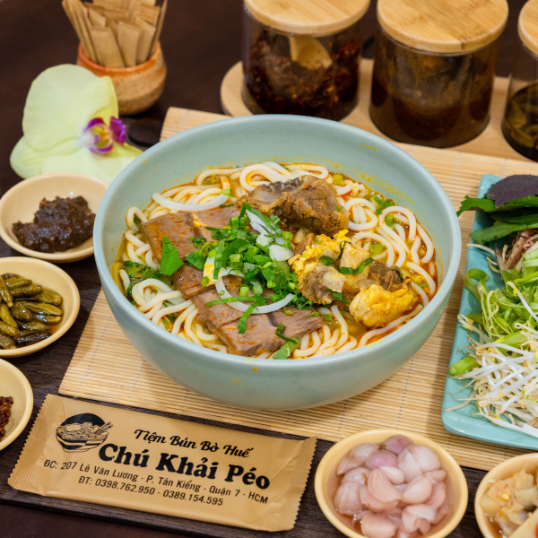 Bún bò nạm ( hoặc tái) + sườn sụn