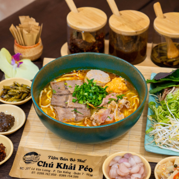 Bún bò tái + nạm + chả