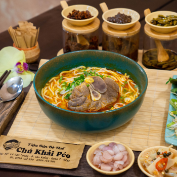 Bún bò giò heo nạc